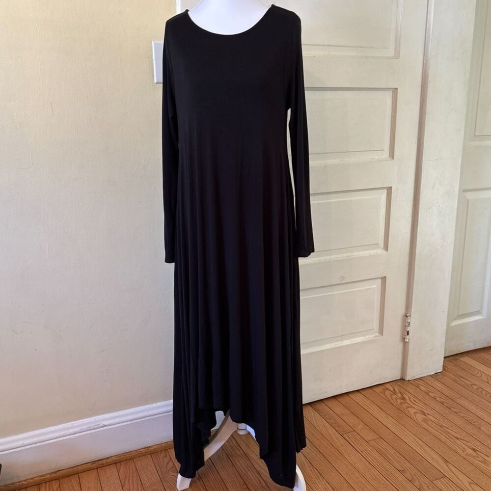 Woman's scoopneck black maxi dress asymmetrical pockets stretchy casual formal